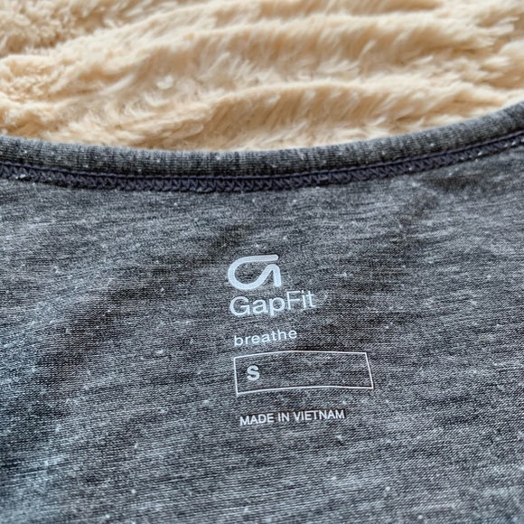 GAP Cuffed Sleeve Breathe Pocket Tee - Picture 7 of 7